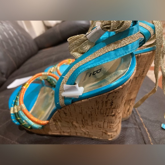 Multi-Color Platform Sandals - Picture 4 of 8